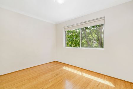 Oversized 2 Bedroom Apartment - Photo 3