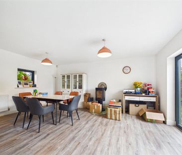 4 bedroom detached house to rent - Photo 4