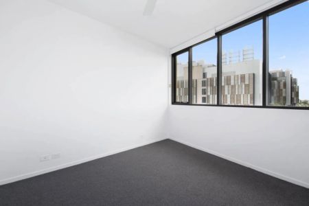 Spacious 3-Bedroom Apartment in the Heart of Dutton Park - Photo 4