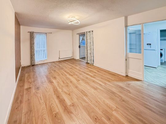 Shawbridge, Harlow - Photo 1