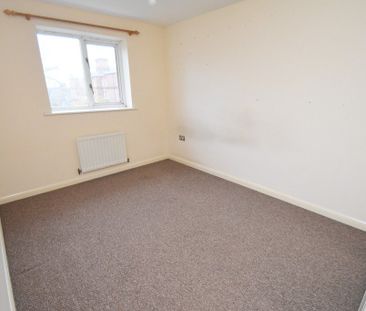 4 bedroom semi-detached house to rent - Photo 6