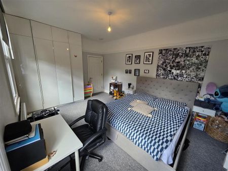 3 bedroom flat to rent - Photo 2