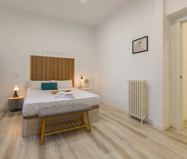Room in a shared 10-bedroom apartment for rent in Palacio. - Photo 1