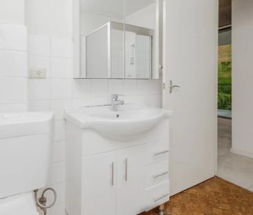 MODERN APARTMENT IN CENTRAL LOCATION - Photo 4