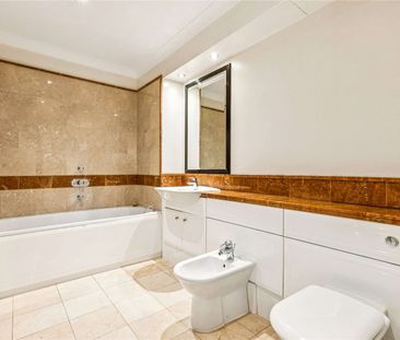 A modern three bedroom town house with river views and roof terrace... - Photo 3