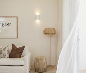 Designer Duplex In Prime Coastal Setting - Six Month Lease - Photo 1