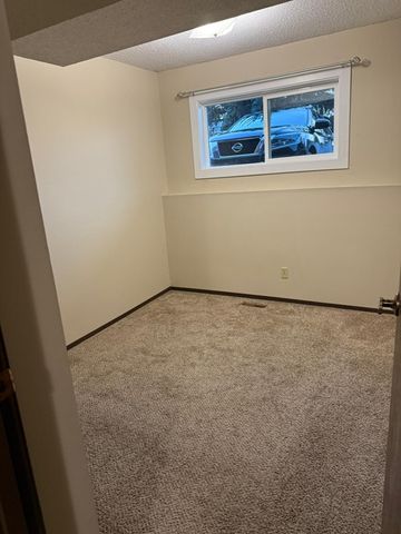 In Suite Laundry! 2 Bedroom 6-Plex in Highland Green!! - Photo 4