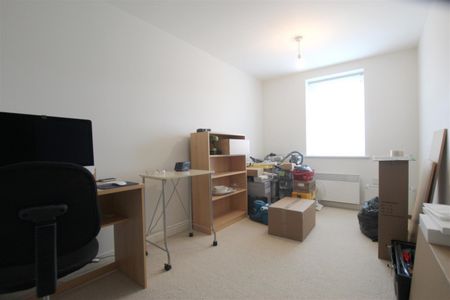 2 bedroom Flat To Let - Photo 4