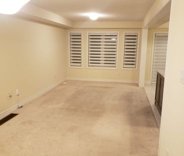 Townhouse For Lease | X8043712 - Photo 4