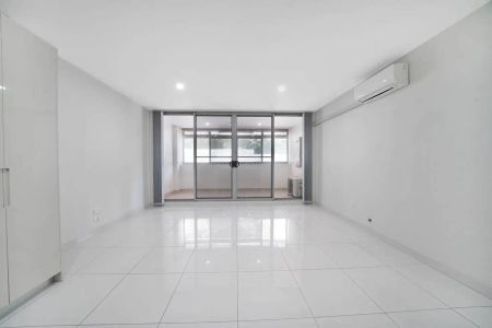 “Luxurious 3-Bedroom Ground Floor Apartment” - Photo 5