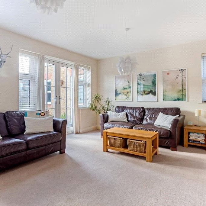 4 bedroom end of terrace house to rent - Photo 1