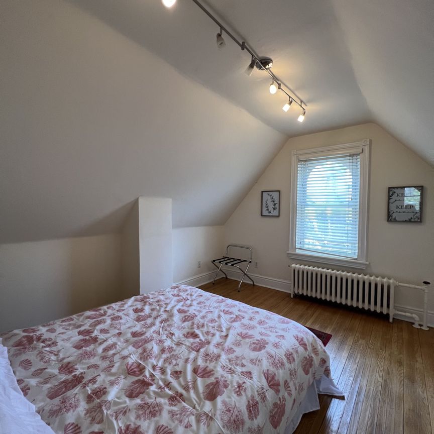 For Lease - 29 Lippincott Street, Toronto, Ontario - Photo 1