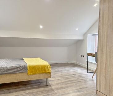 College Green, Bristol - Photo 2