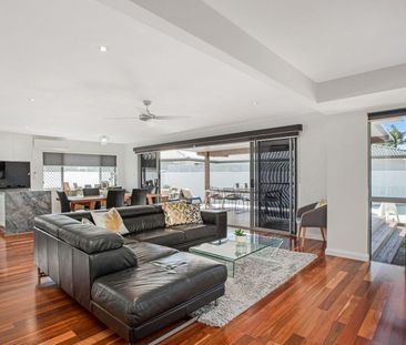 5 Verdichio Avenue, Mermaid Waters QLD 4218 - House For Rent | Domain - Photo 2