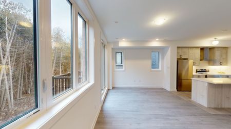 For Lease - 126 Blue Forest Crescent, Barrie, Ontario - Photo 3