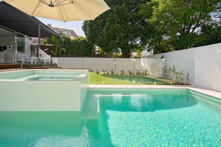 Superb Family Entertainer in Prized Locale - Photo 2