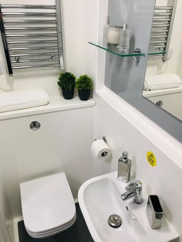 1 bedroom in a house share to rent - Photo 4