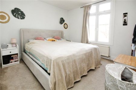 South Norwood Hill, London, SE25 6AB - Photo 2