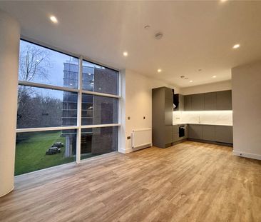 Roop House, Fleet, Hampshire, GU51 - Photo 6