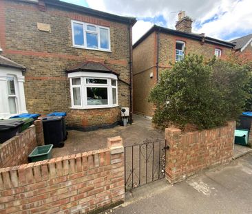 3 bedroom semi-detached house to rent - Photo 6