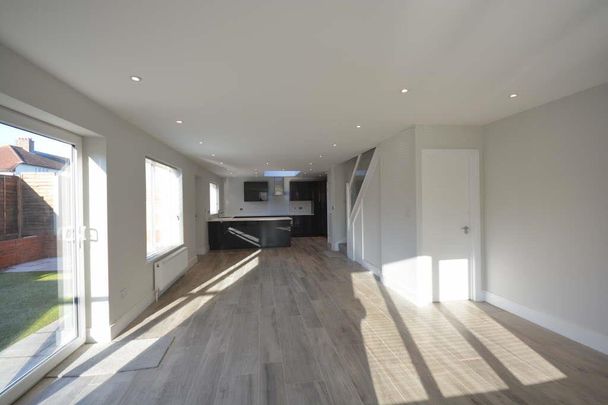 Dorking Road, Epsom, Surrey, KT18 7NL - Photo 1