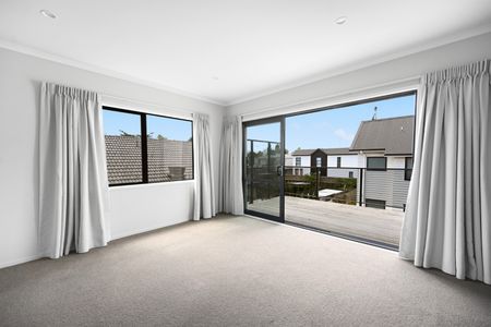 Discover this well-presented two-bedroom, two-bathroom home located on Cook Street in the highly sought-after Hamilton East. - Photo 3