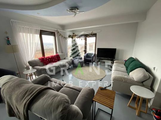 Casă elegantă de închiriat în Borhanci – curte, parcar - Fotografie 1