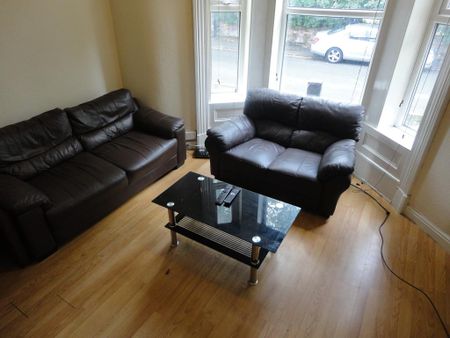 8 bedroom semi-detached house to rent - Photo 2