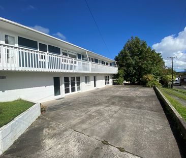 Te Atatu South - 3 Bedroom House - Photo 2