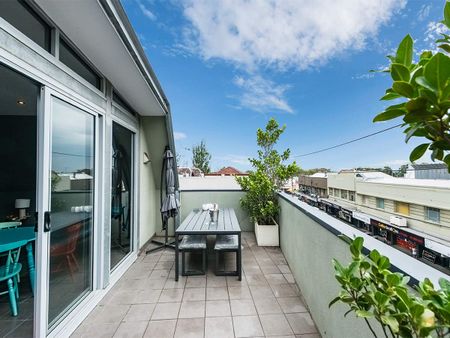 PENTHOUSE APARTMENT! - Photo 5