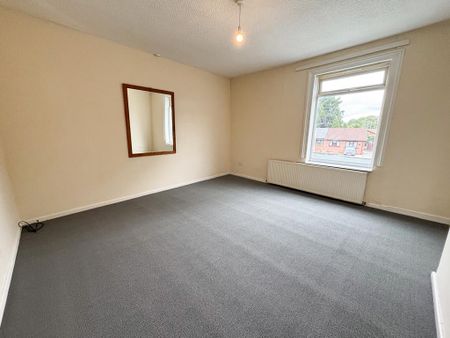 3 bedroom flat to rent - Photo 2