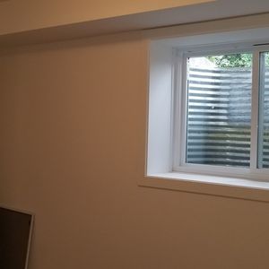 5 1/2 Rénové, Demi Sous-sol, Pour Le 1e - Photo 2