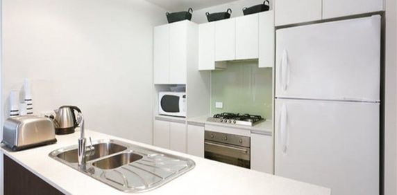 Fully Furnished Three Bedroom Unit with 2 secure car spaces - BE QUICK - Photo 2