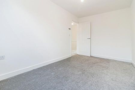 3 bedroom end of terrace house to rent - Photo 3