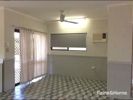 2 Bedroom Unit in Cooya Beach - Photo 3