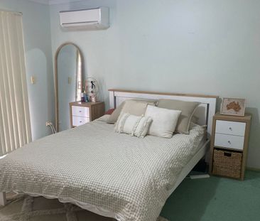 LARGE TOWNHOUSE - Photo 2