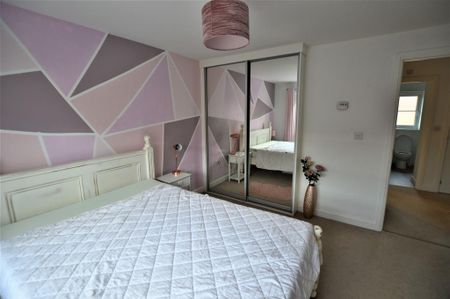 4 bedroom detached house to rent - Photo 2
