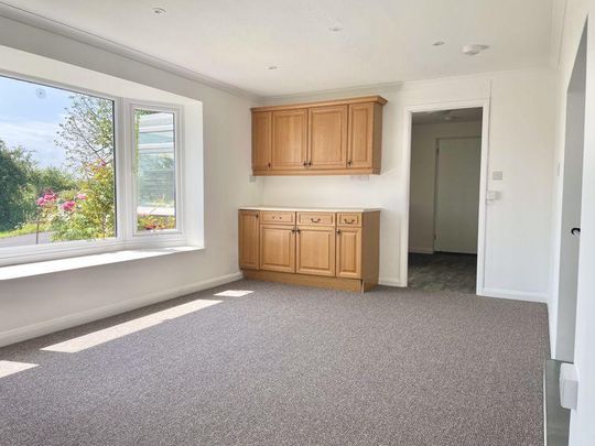 4 bedroom detached bungalow to rent - Photo 1