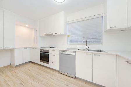 EXECUTIVE BEACHSIDE LIVING - Photo 5