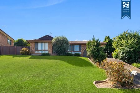 “Spacious 3-Bedroom Home with Pool & Alfresco Living” - Photo 2