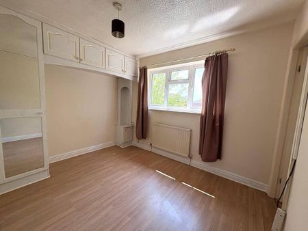 3 bedroom detached house to rent - Photo 2