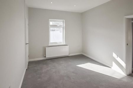 1 bedroom Apartment to let - Photo 2