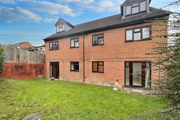 Old Coach Drive, High Wycombe, HP11 - Photo 1