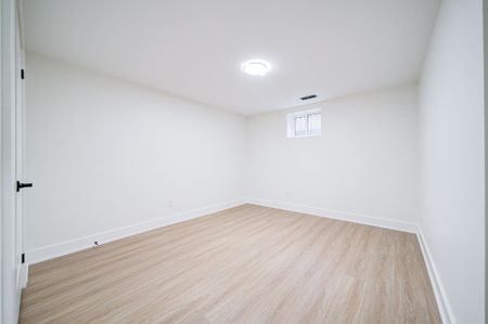 For Lease - (LOWER) 705 Glenforest Street, Oshawa, Ontario - Photo 4