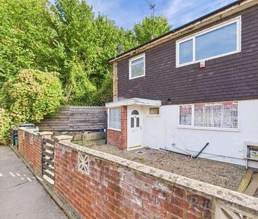 Underwood, New Addington, CR0 - Photo 2