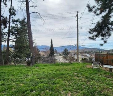 GLenrosa 2 bd, 1 bath walkout basement suite avail now - Photo 4