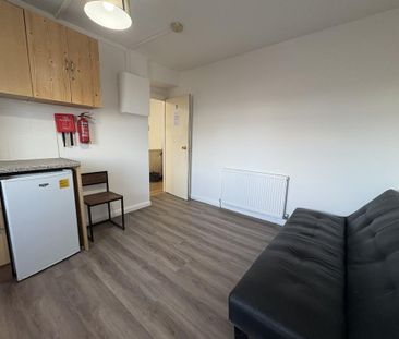 Studio to rent - Photo 2