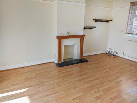 3 bedroom semi-detached house to rent - Photo 2