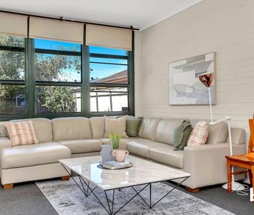 Fully furnished home– Close to Airport, CBD & Beaches - Photo 2