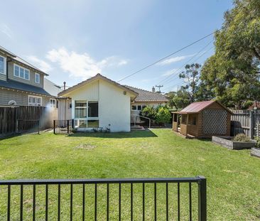 GREAT FAMILY LIVING SURROUNDED BY BEAUTIFUL GARDENS! - Photo 2